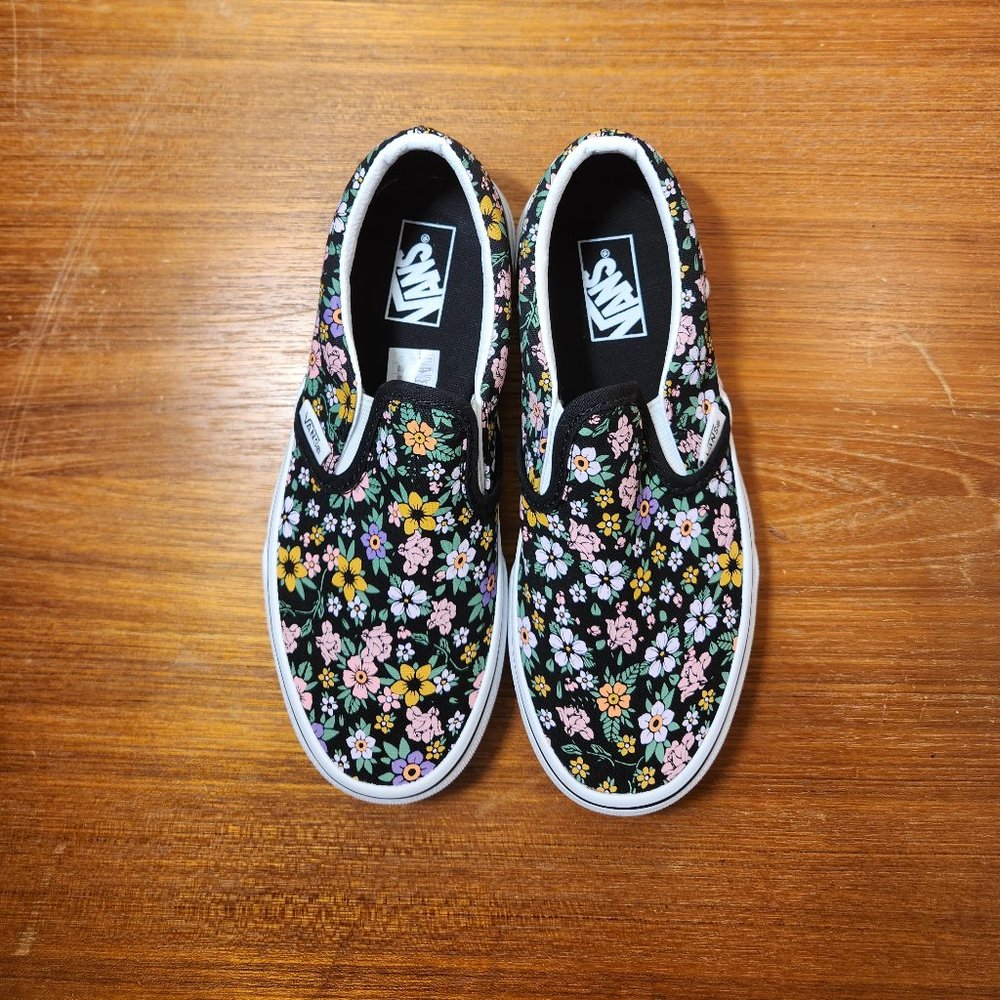 NWOT VANS Classic Slip-on Canvas Fan Floral Black/White Kids (2.5)